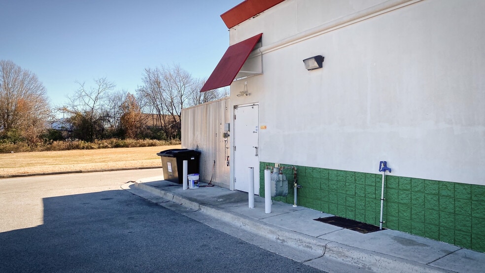 More Photos Of 2007 Hughes Rd, Madison Fast Food For Sale