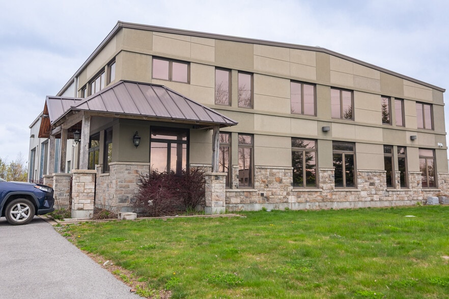 More Photos Of 124 Reis Rd, Ottawa Warehouse For Sale