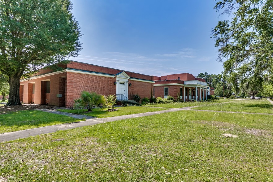 More Photos Of 1202 N Main St, Marion Assisted Living For Sale