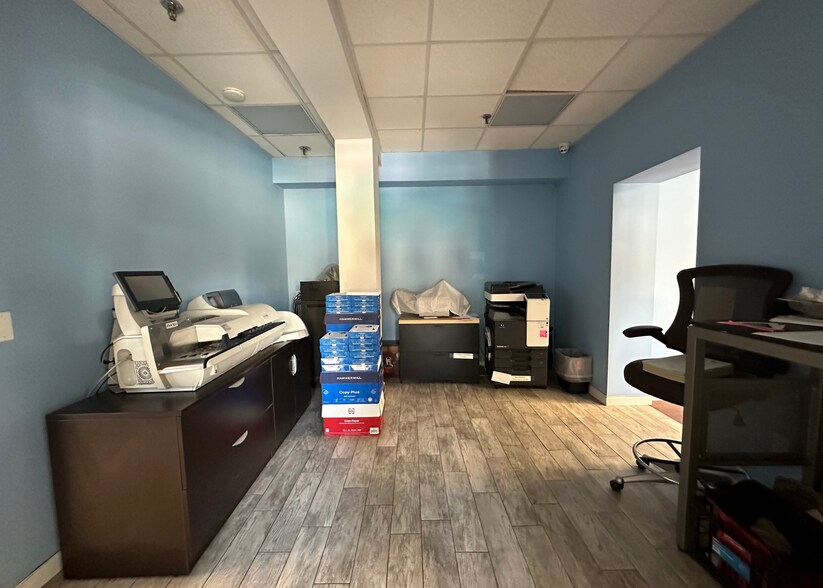 More Photos Of 925 Saw Mill River Rd, Yonkers Manufacturing For Lease