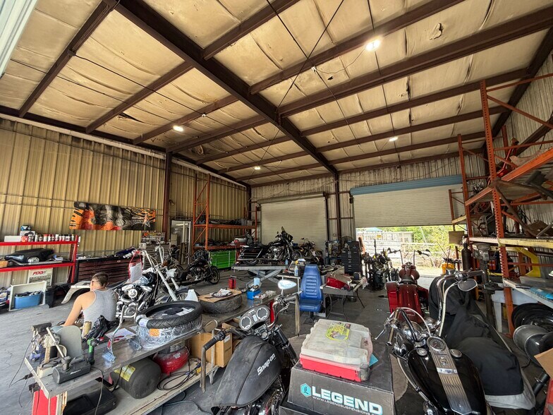 More Photos Of 15921 N Florida Ave, Lutz Warehouse For Sale