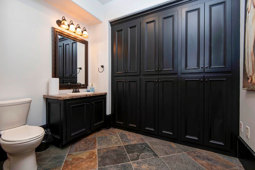 More Photos Of 1531 E Bradford Pky, Springfield Medical For Lease