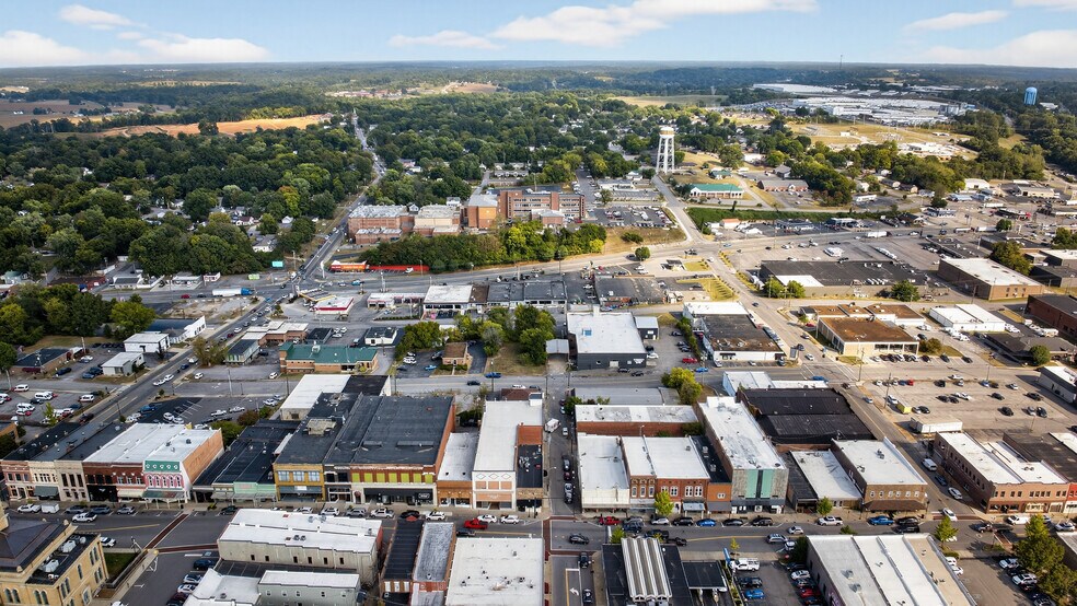 More Photos Of 109 7th Ave E, Springfield Flex For Sale