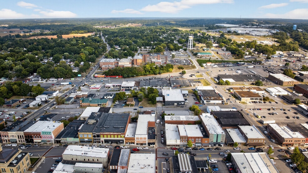 More Photos Of 109 7th Ave E, Springfield Flex For Sale