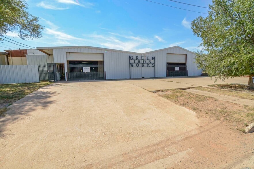 More Photos Of 1117 N Avenue T, Lubbock Warehouse For Sale