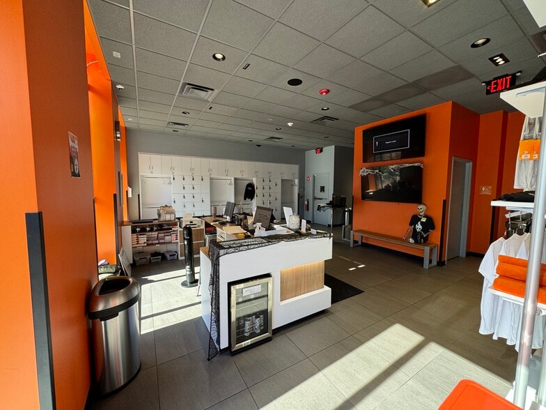 More Photos Of 1040-1044 Lake St, Oak Park Storefront Retail Office For Sale