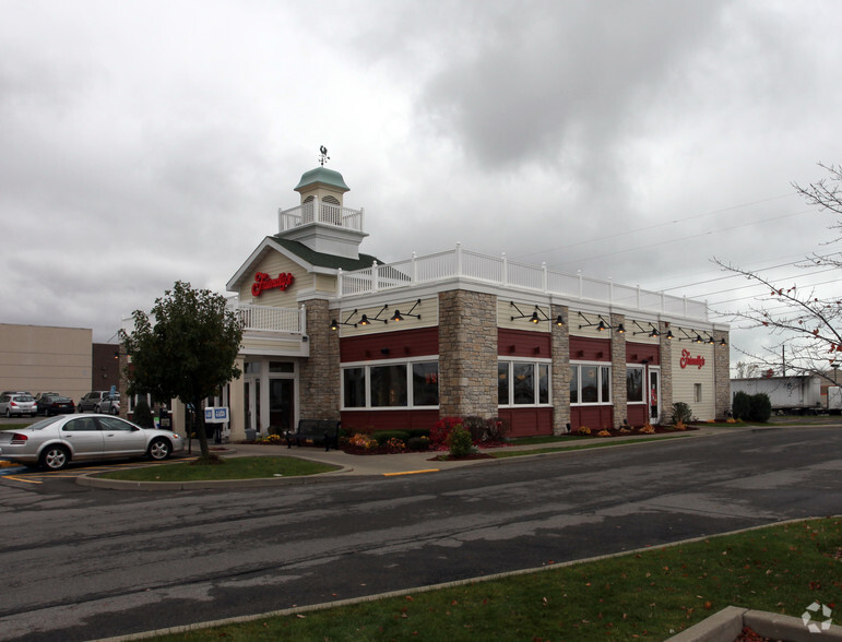 Primary Photo Of 3560 Mckinley Pky, Buffalo Restaurant For Lease