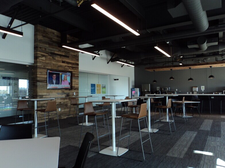 More Photos Of 2020 Innovation Ct, De Pere Office For Lease