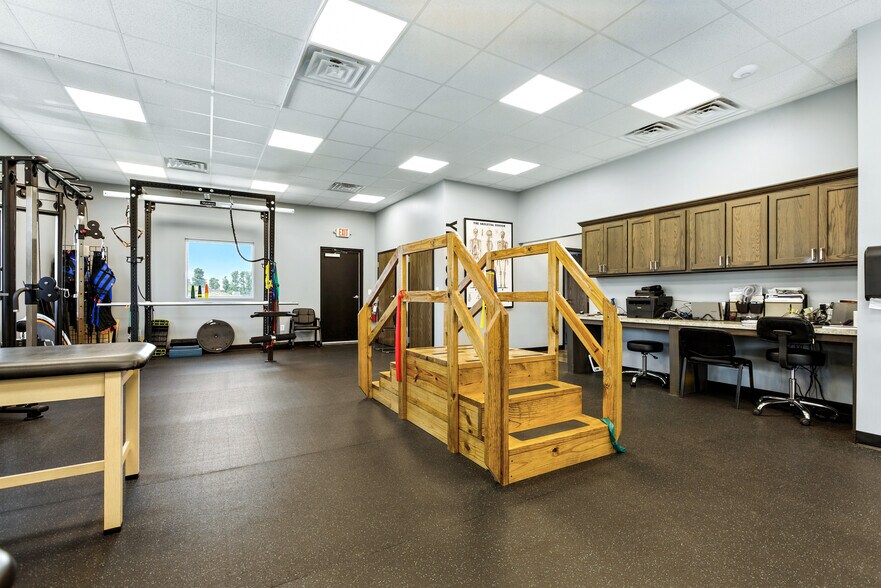 More Photos Of 2221 John Williams Blvd, Bedford Office For Sale