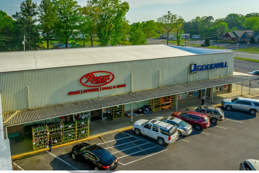 More Photos Of 920 N 3rd Ave, Chatsworth Storefront For Lease