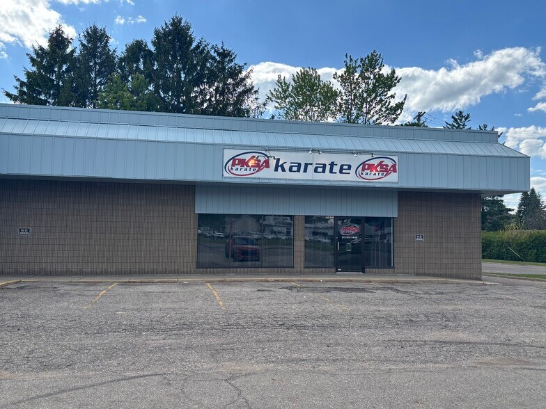More Photos Of 5400 S Pennsylvania Ave, Lansing Unknown For Lease