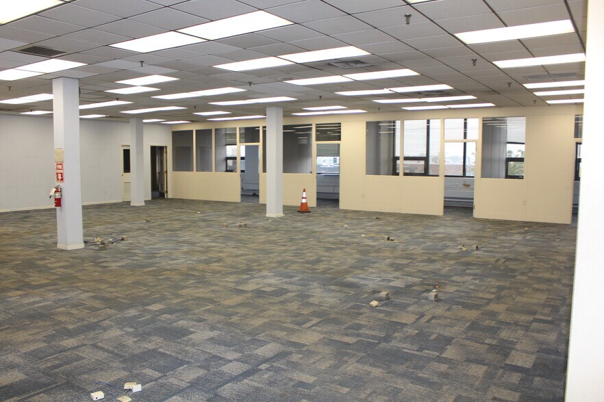 More Photos Of 735 Allens Ave, Providence Manufacturing For Lease