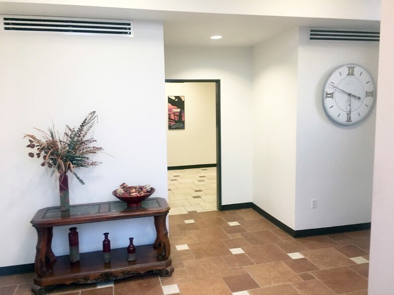 More Photos Of 2535 Brennan Ave, Fort Worth Office For Lease