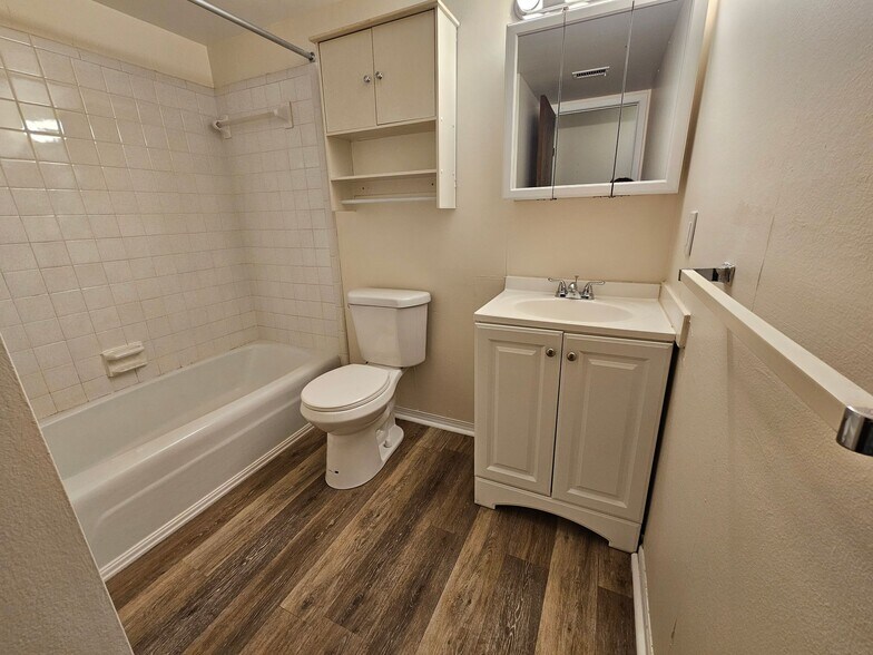 More Photos Of 2822-2846 Eldora Dr, Toledo Apartments For Sale