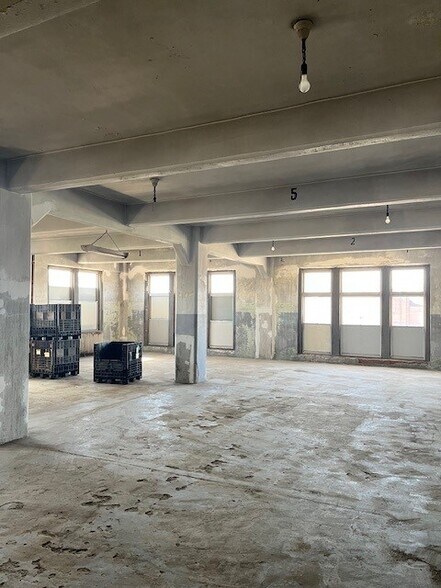 More Photos Of 2181 E 55th St, Cleveland Warehouse For Sale