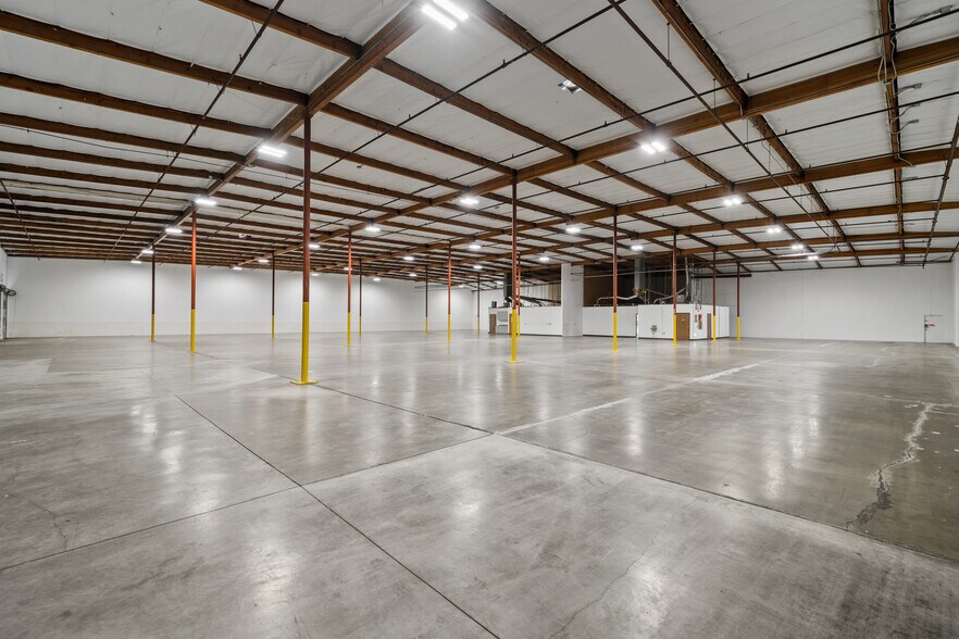 More Photos Of 16801-16811 S Central Ave, Carson Warehouse For Lease