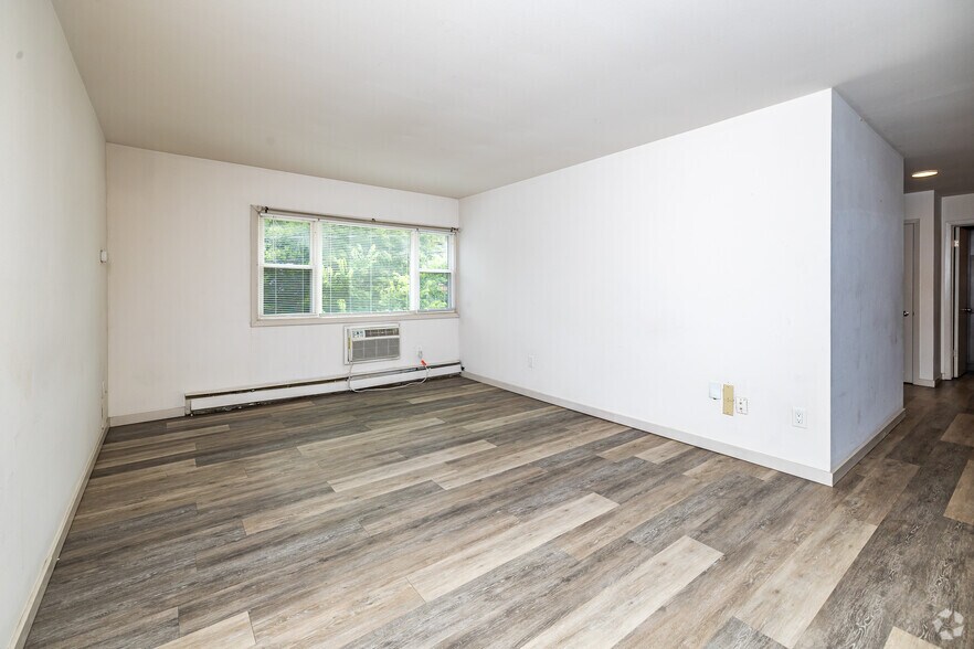 More Photos Of 2863-2867 S Kinnickinnic Ave, Milwaukee Apartments For Lease