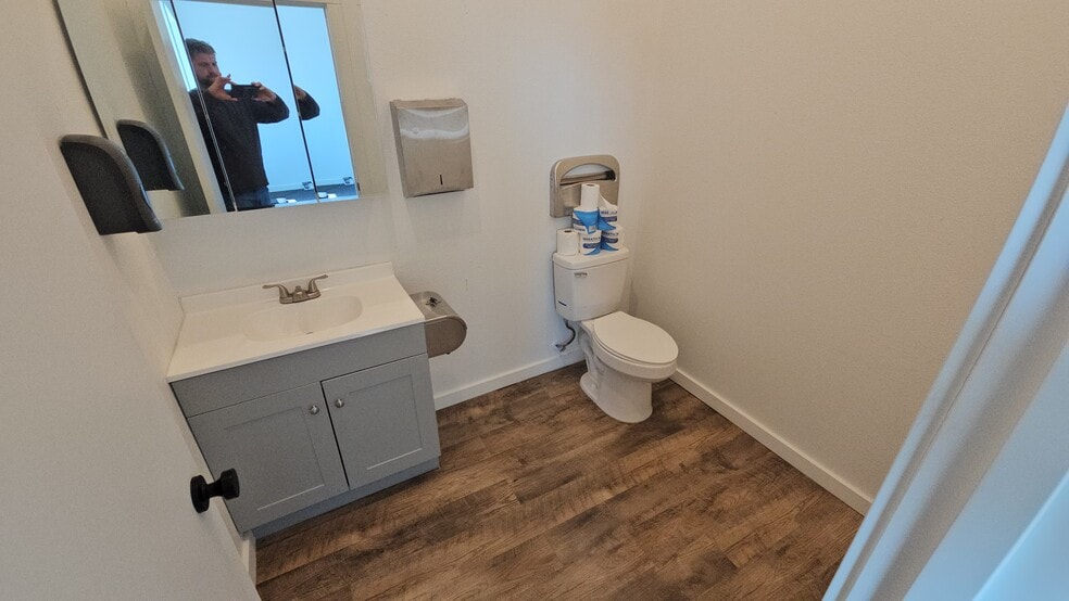 More Photos Of 5833 NE Portland Hwy, Portland Flex For Sale