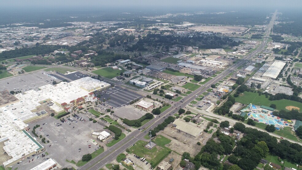 More Photos Of 7330 Florida Blvd, Baton Rouge Freestanding For Sale