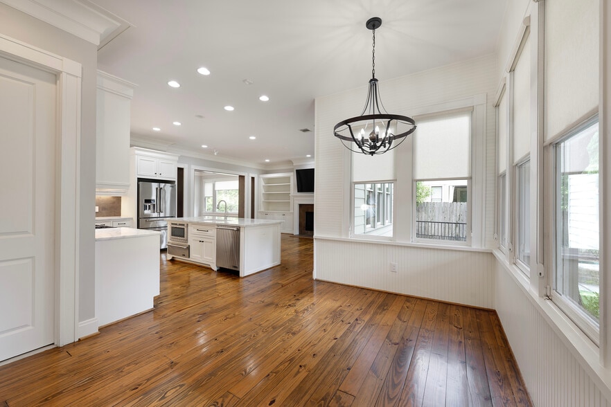 More Photos Of 1226 Heights Blvd, Houston Office For Sale