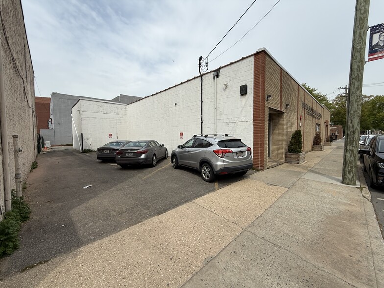 More Photos Of 66 S Tyson Ave, Floral Park Flex For Sale
