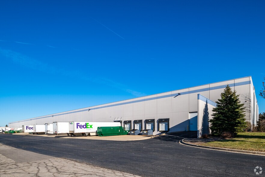 More Photos Of 5235-5325 International Dr, Cudahy Warehouse For Lease
