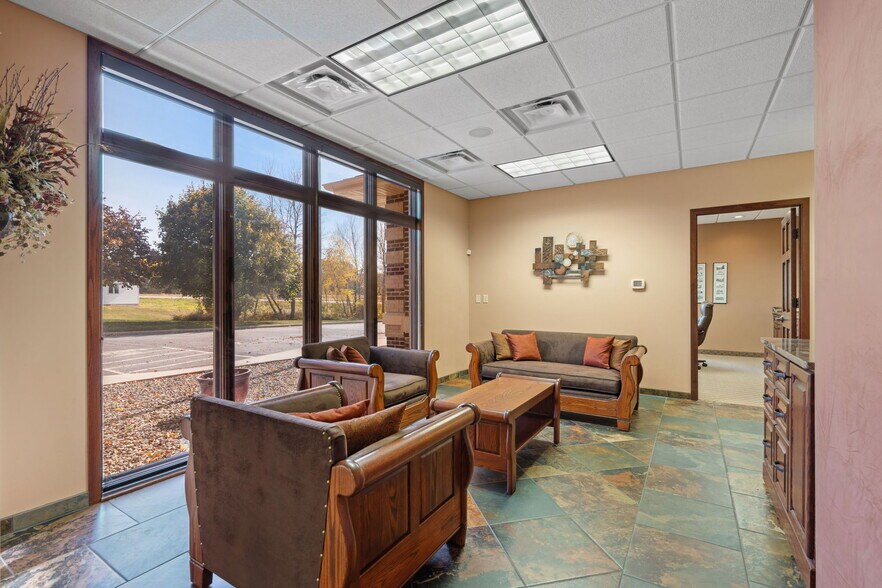More Photos Of 225 Cedardale Dr SE, Owatonna Office For Sale