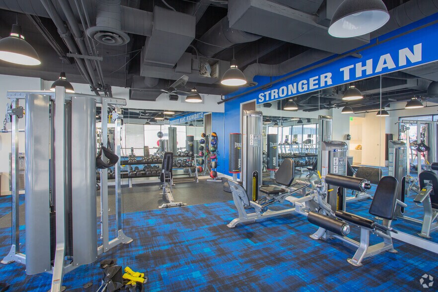 More Photos Of 4131 N Central Expy, Dallas Office For Lease