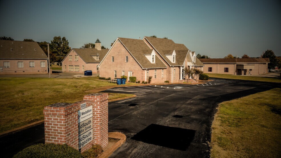 More Photos Of 6920 Oak Forest Dr, Olive Branch Loft Creative Space For Sale
