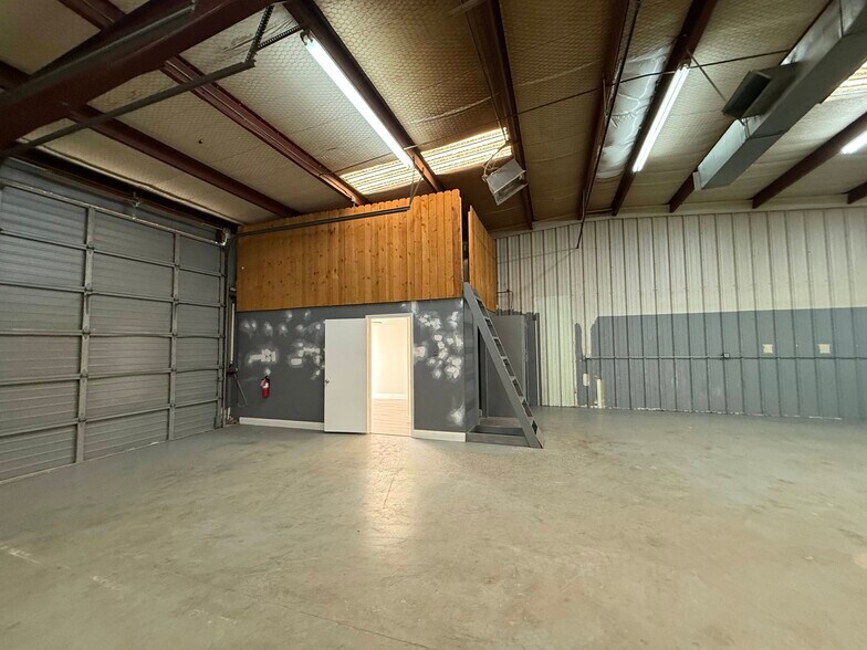 More Photos Of 2650 Old Louetta Loop, Spring Warehouse For Lease