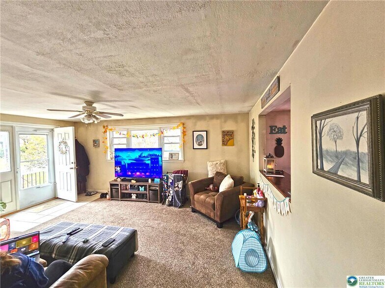 More Photos Of 1463 Limeport Pike, Coopersburg Restaurant For Sale