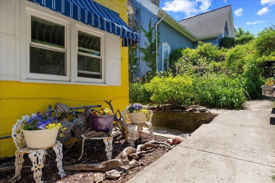 More Photos Of 517 Milwaukee St, Kewaunee General Retail For Sale