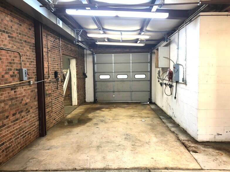 More Photos Of 1222 Hardin Rd, Dallas Manufacturing For Lease