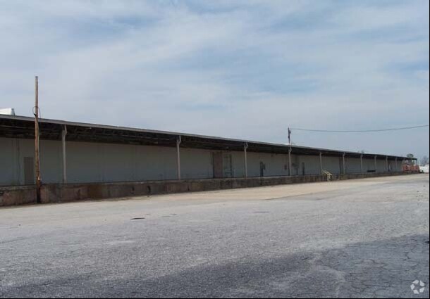 More Photos Of 2425 Rutherford Rd, Greenville Warehouse For Lease
