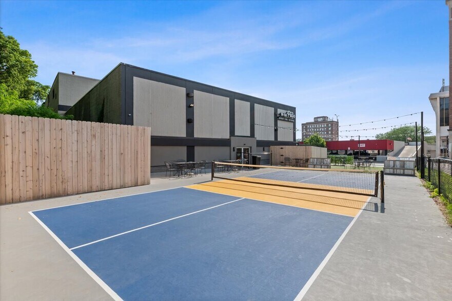 More Photos Of 7 S 4th St, Council Bluffs Health Club For Sale