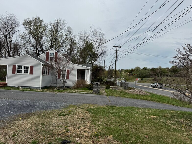 More Photos Of 1932 Spring Hill Rd, Staunton Flex For Sale