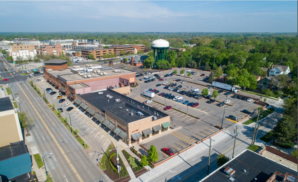 More Photos Of 685-745 E Maple Rd, Birmingham Unknown For Lease