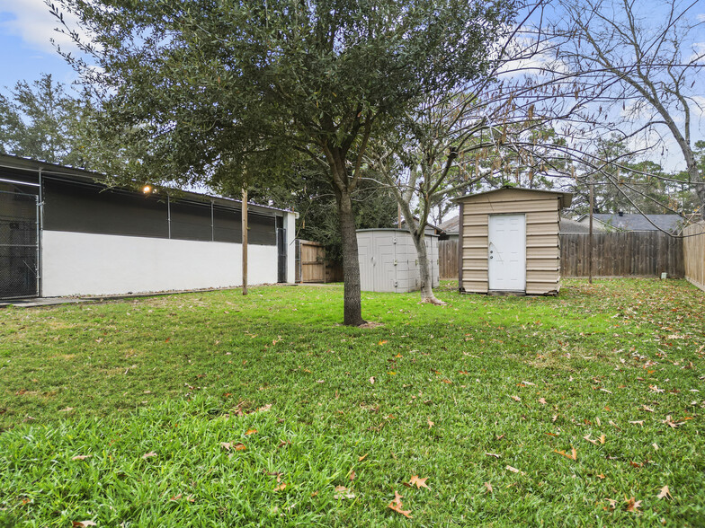 More Photos Of 119 Old River Rd, Montgomery Veterinarian Kennel For Sale
