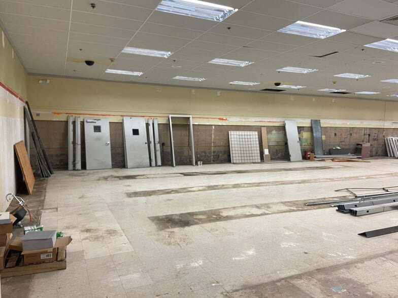 More Photos Of 611 Luzerne St, Scranton Storefront For Lease