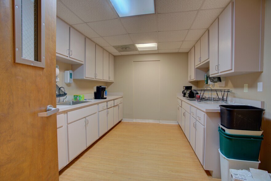 More Photos Of 315 W 10th St, Rome Medical For Sale