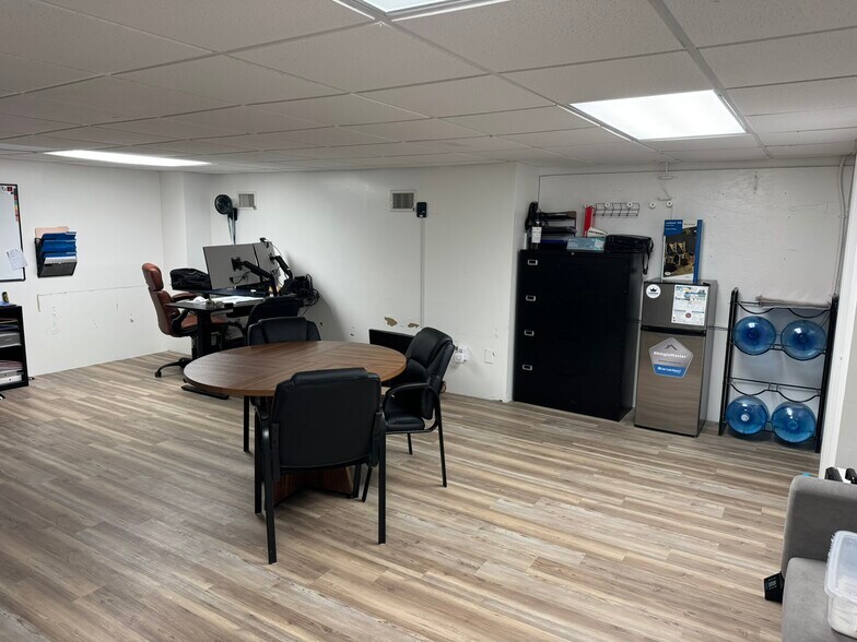 More Photos Of 2323 N State St, Bunnell Flex For Sale