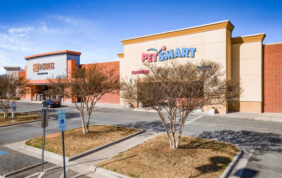 More Photos Of 9905-10101 E Independence Blvd, Matthews Unknown For Lease