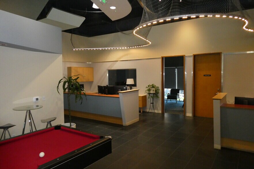 More Photos Of 6100-6120 San Fernando Rd, Glendale Office For Sale