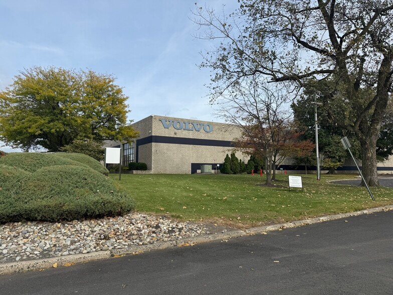 More Photos Of 300 Howmedica Way, Rutherford Warehouse For Lease