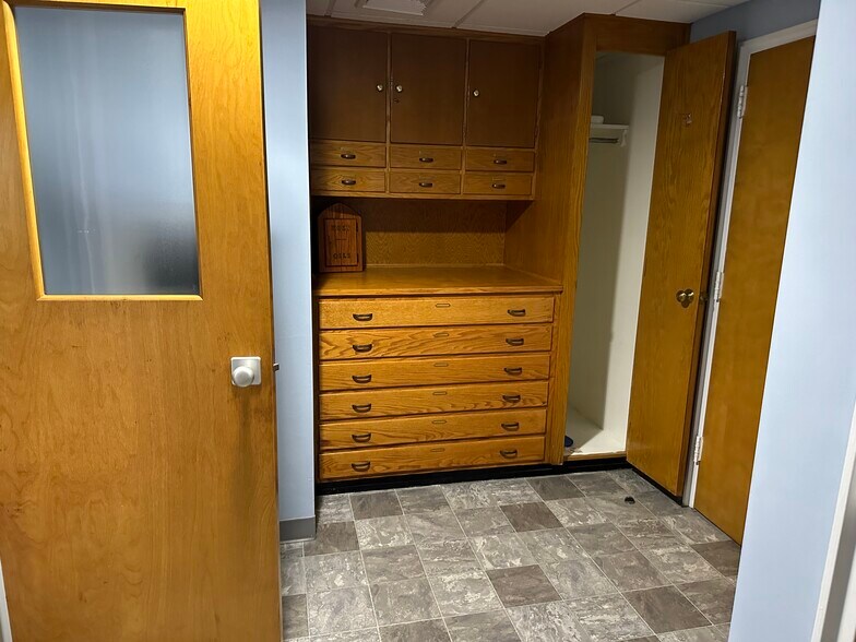 More Photos Of 37 W Haddon Ave, Oaklyn Sorority Fraternity House For Lease