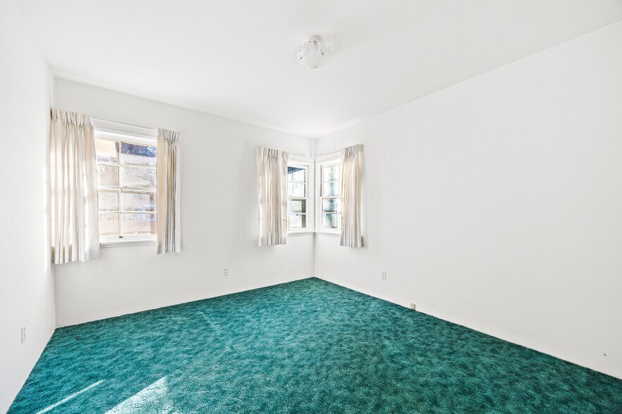 More Photos Of 1047 N San Gabriel Ave, Azusa Apartments For Sale