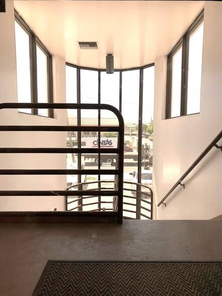 More Photos Of 6251 US Highway 19 N, Pinellas Park Showroom For Lease