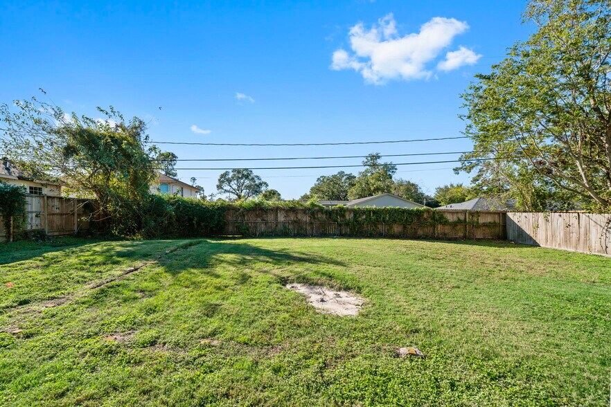 More Photos Of 1723 Campbell Rd, Houston Office Residential For Lease