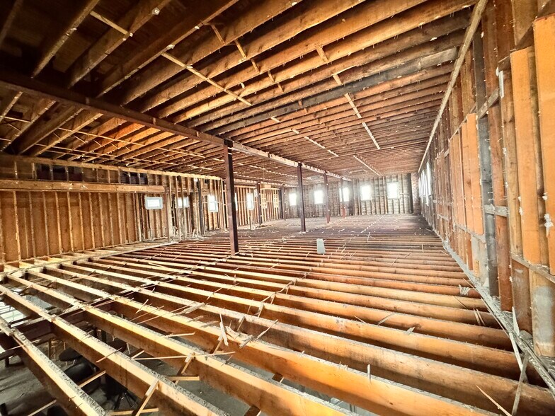 More Photos Of 423 E Magnolia Ave, Wildwood Restaurant For Sale