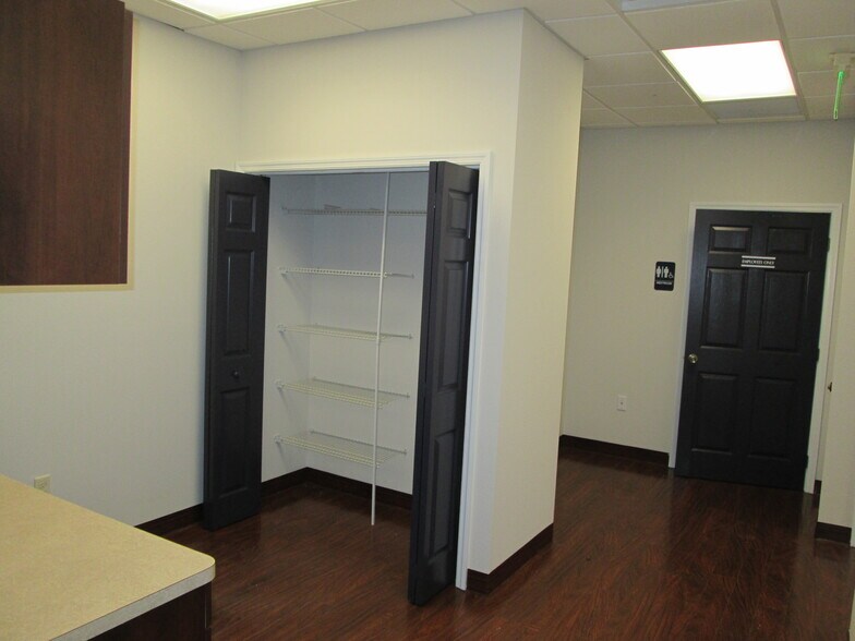 More Photos Of 33049 Professional Dr, Leesburg Office For Lease